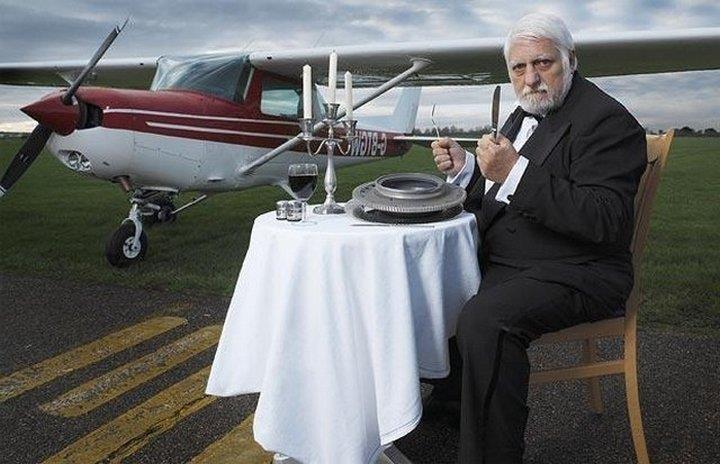 تصویر میشل لوتیتو و هواپیمای مشهور