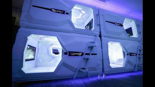 تصویری از محیط و اتاق های هتل فضایی