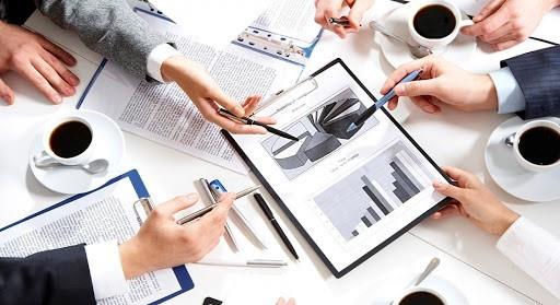 خدمات انفورماتیک برای رفع نیاز افراد چه کمکی ارائه می دهد؟