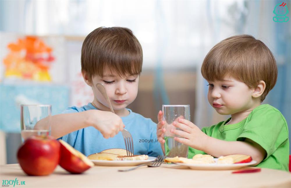 آموزش آداب غذا خوردن به کودک