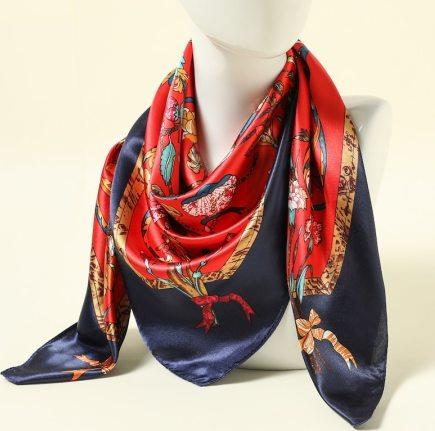 یک روسری بسیار زیبا با ترکیب رنگ بندی  